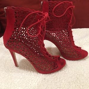 Beautiful Red Holiday Shoe...